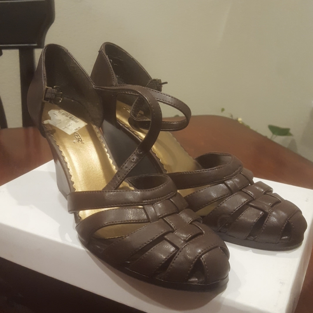 Liz Baker Wedge